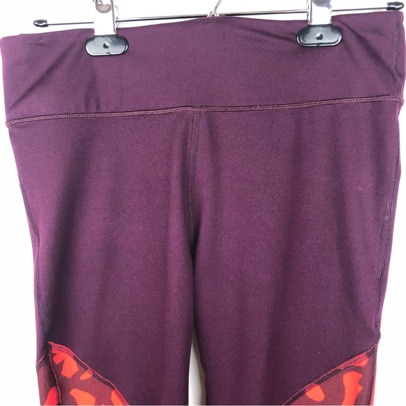 Fabletics Women’s Salar Statement Powerhold Capri Leggings Burgundy - Picture 5 of 13